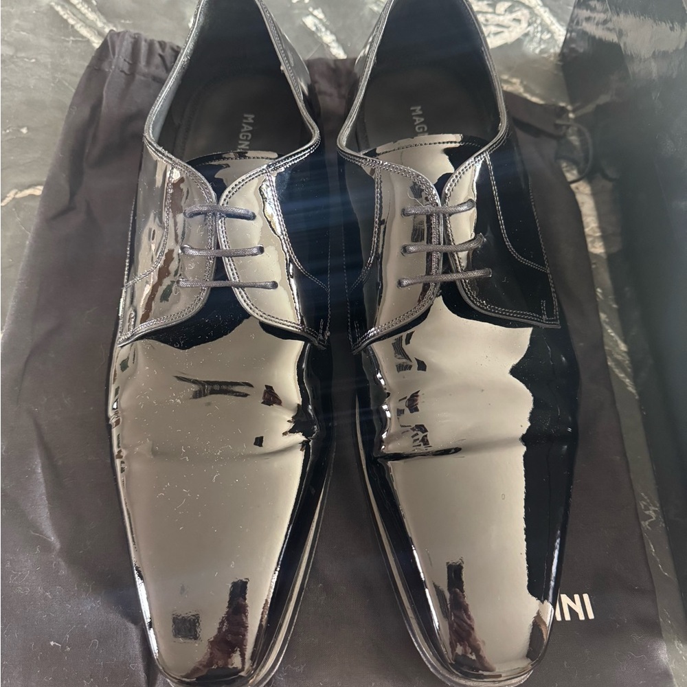 Magnanni Glossy Black Men's Oxfords